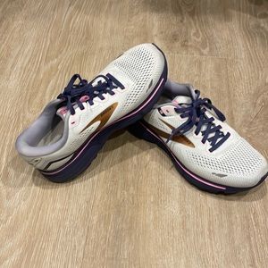 Beautiful BROOKS Ghost 15 Women’s Size 8.5 WIDE